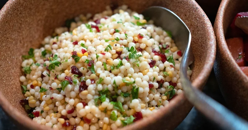 Gericht eins: zitronen-bohnen-pfanne mit couscous